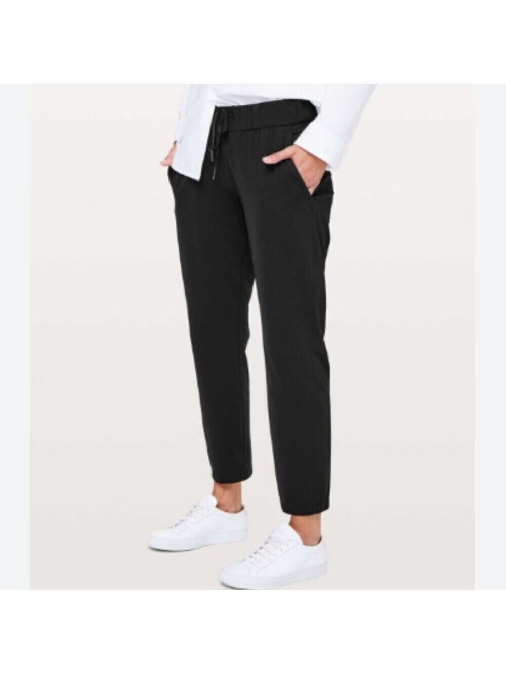 Lululemon On The Fly Pant 28" Size 2 in Black Stretch Pull-on Casual Drawstring